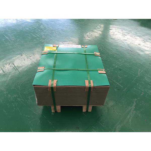 Characteres CCII immaculatam ferro laminam